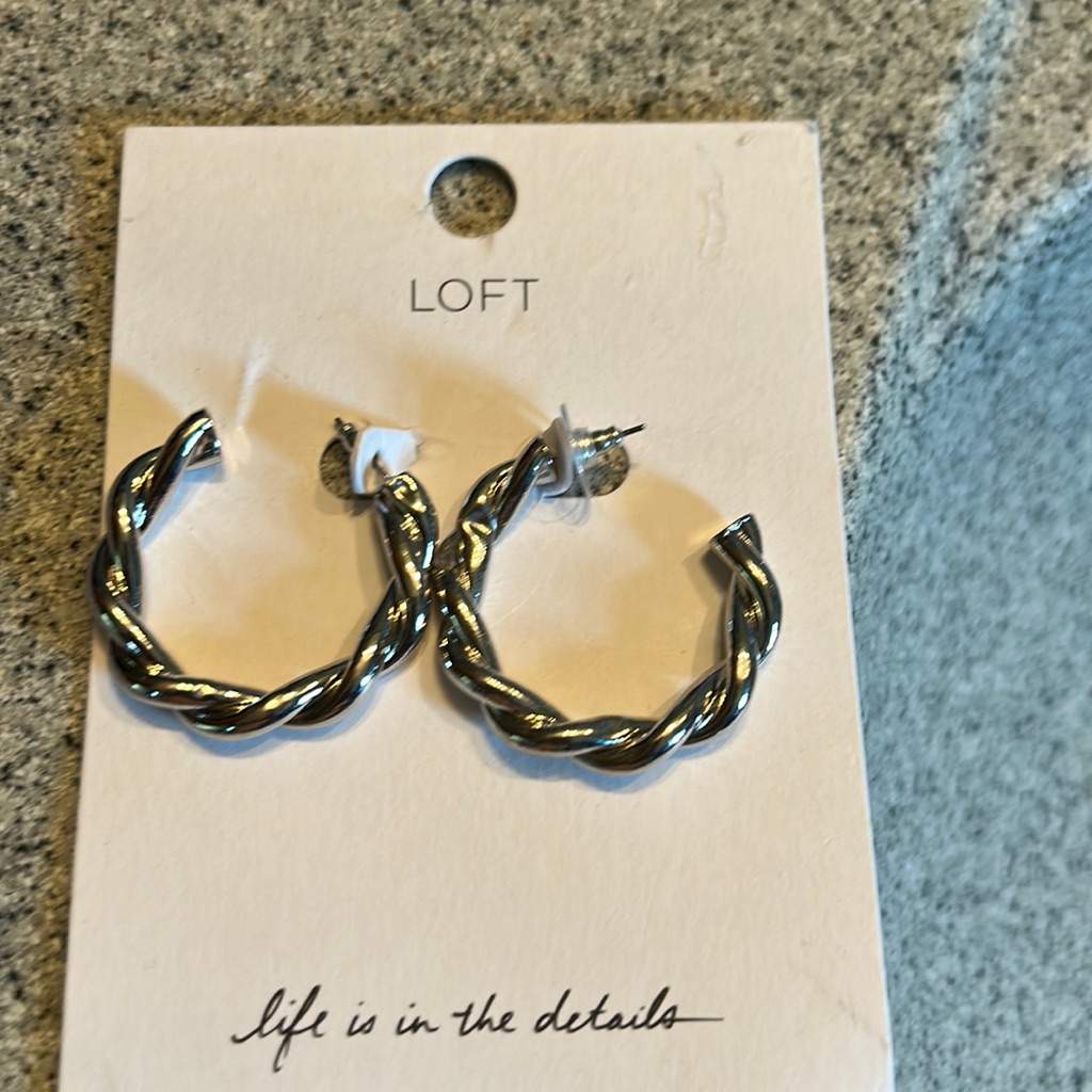 Post Earrings Silver Tone 12$